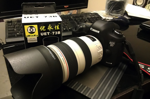 【中肯‧開箱】EF 70-300mm F4-5.6 L IS USM胖白蓮花型遮光罩(黑色) 【中肯‧開箱】EF 70-300mm F4-5.6 L IS USM胖白蓮花型遮光罩(黑色)