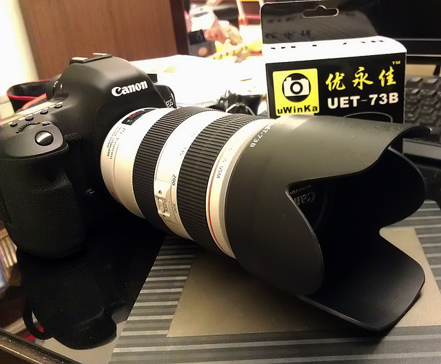 【中肯‧開箱】EF 70-300mm F4-5.6 L IS USM胖白蓮花型遮光罩(黑色) 【中肯‧開箱】EF 70-300mm F4-5.6 L IS USM胖白蓮花型遮光罩(黑色)