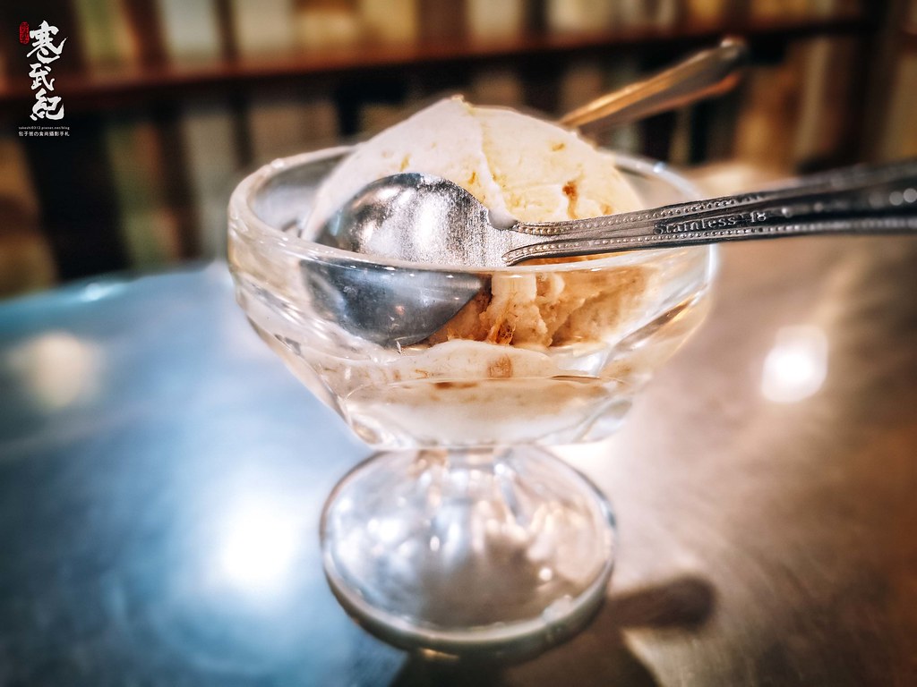 【中肯‧食記】雪王冰淇淋 SnowKing Ice Cream．捷運西門町站｜70年冰淇淋老店．73種各式奇耙風味冰淇淋！ @包子爸の食尚攝影手札