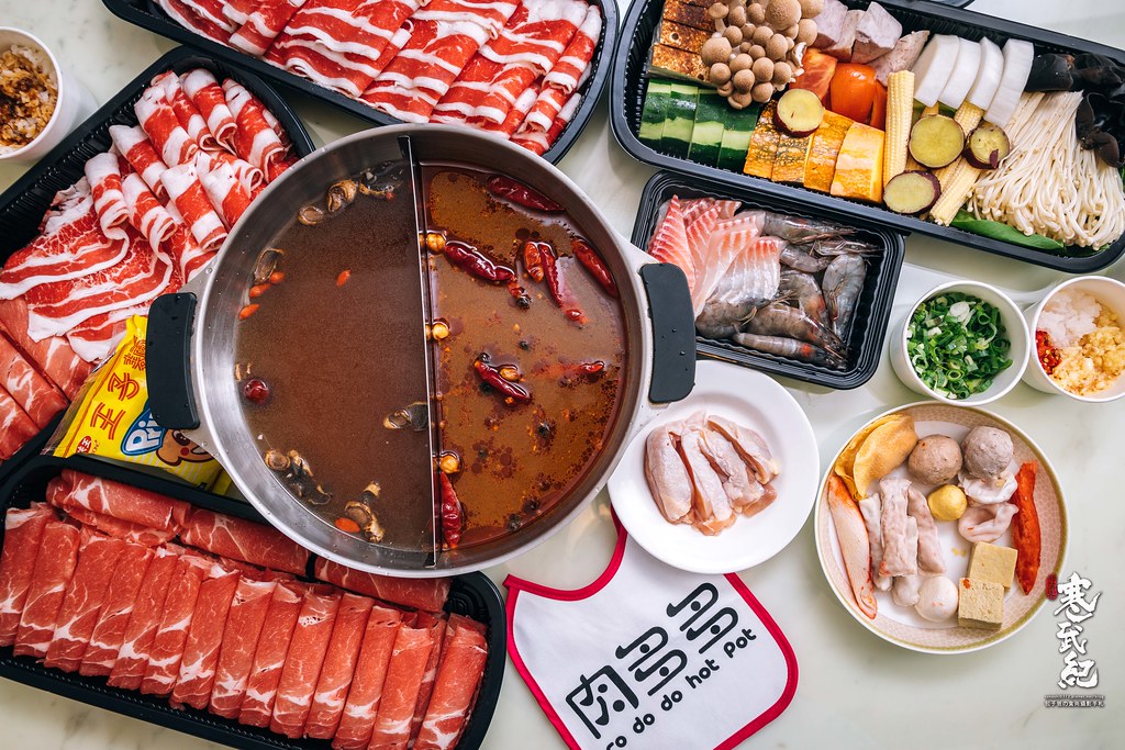 【中肯‧食記】肉多多火鍋1399飽胃站外帶餐｜最狂肉量1800g．最強火鍋外帶．訂購20分鐘來店外帶免下車．限時加贈一斤肉 ！ @包子爸の食尚攝影手札