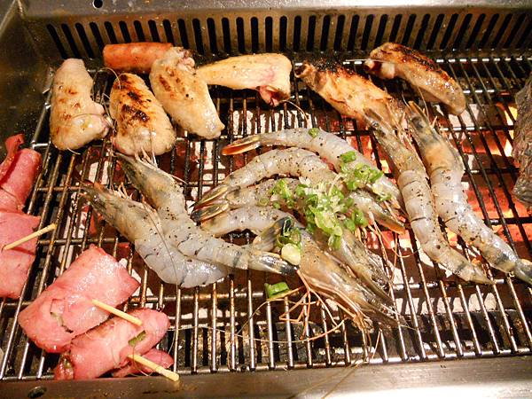 【中肯‧食記】台北中山‧零極限燒肉火鍋24小時吃到飽 @包子爸の食尚攝影手札