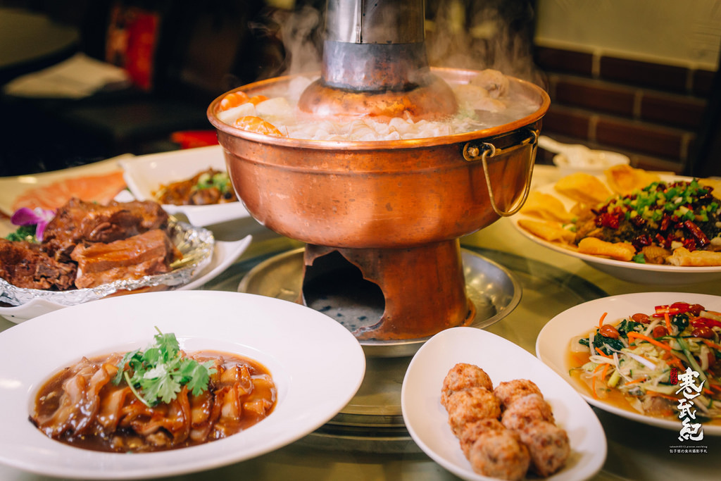 即時熱門文章：【中肯‧食記】東北軒酸菜白肉鍋‧捷運松江南京站｜台北酸菜白肉鍋推薦‧哈爾濱東北殺豬菜！
