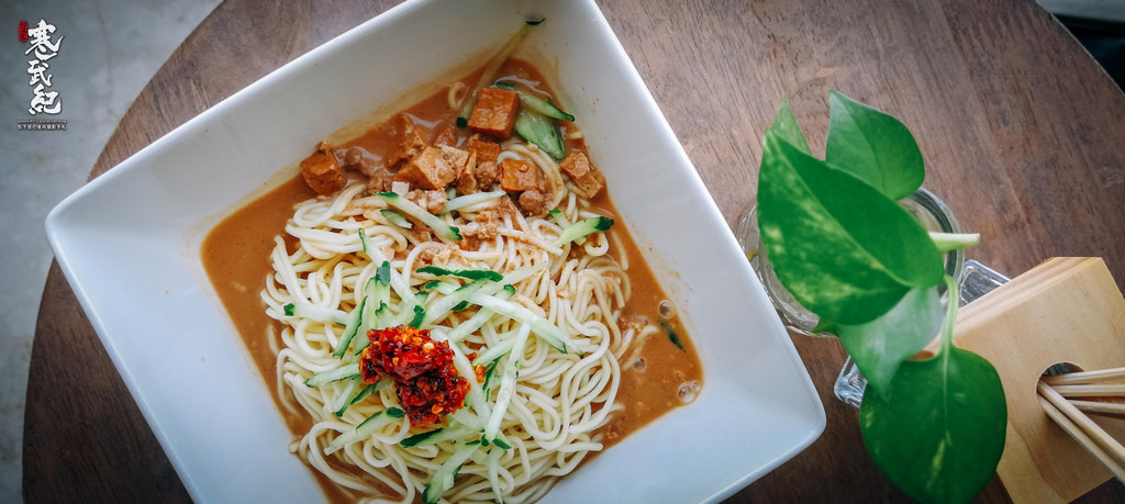 【中肯‧食記】老陳涼麵-台北通化店｜一碗普通又普通的涼麵‧為什麼要排到天荒地老？ @包子爸の食尚攝影手札