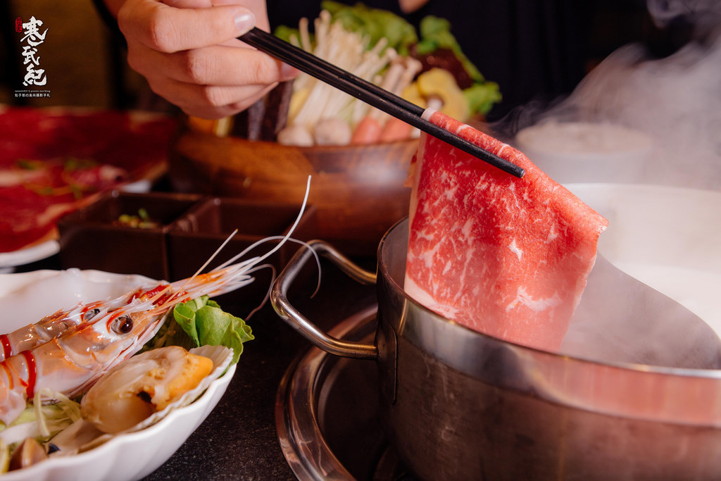 【中肯‧食記】肉多多火鍋-肉品專賣店‧捷運小巨蛋站｜肉食主義者の鍋物天堂‧你敢來挑戰100oz的暴龍級特餐嗎！ @包子爸の食尚攝影手札