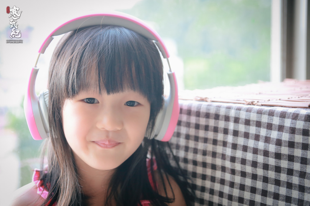 【中肯‧開箱】LilGadgets 兒童安全耳機｜小包子化身音樂系美少女‧美國銷售第一兒童安全耳機！ @包子爸の食尚攝影手札