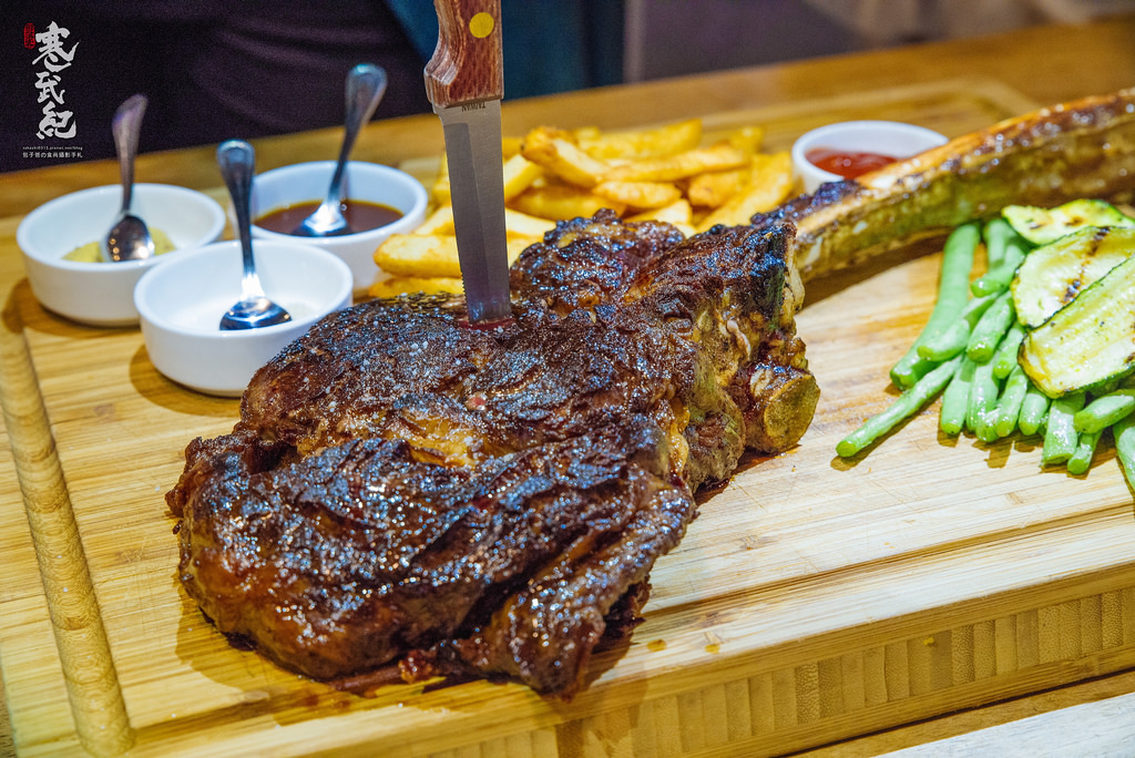 【中肯‧食記】捷運圓山站‧Butcher’s Kitchen 肉舖廚房-花博店｜超巨型A7和牛戰斧‧肉食主義者の聖殿！ @包子爸の食尚攝影手札