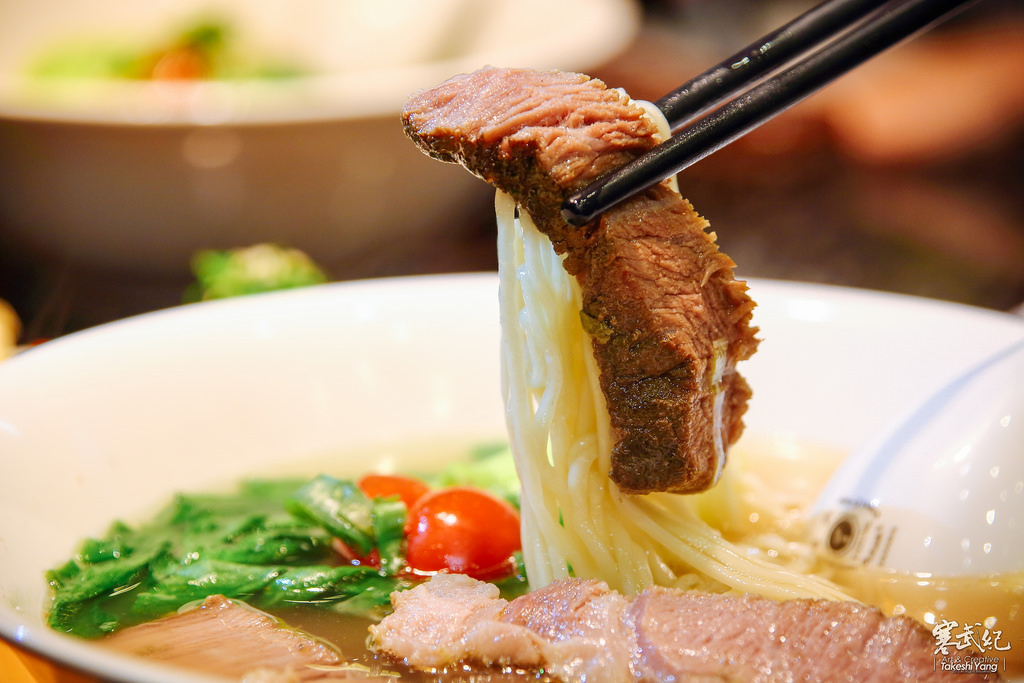 【中肯‧食記】東區延吉街‧小熟成牛肉麵｜厚切熟成牛排‧超厲害牛肉麵！ @包子爸の食尚攝影手札