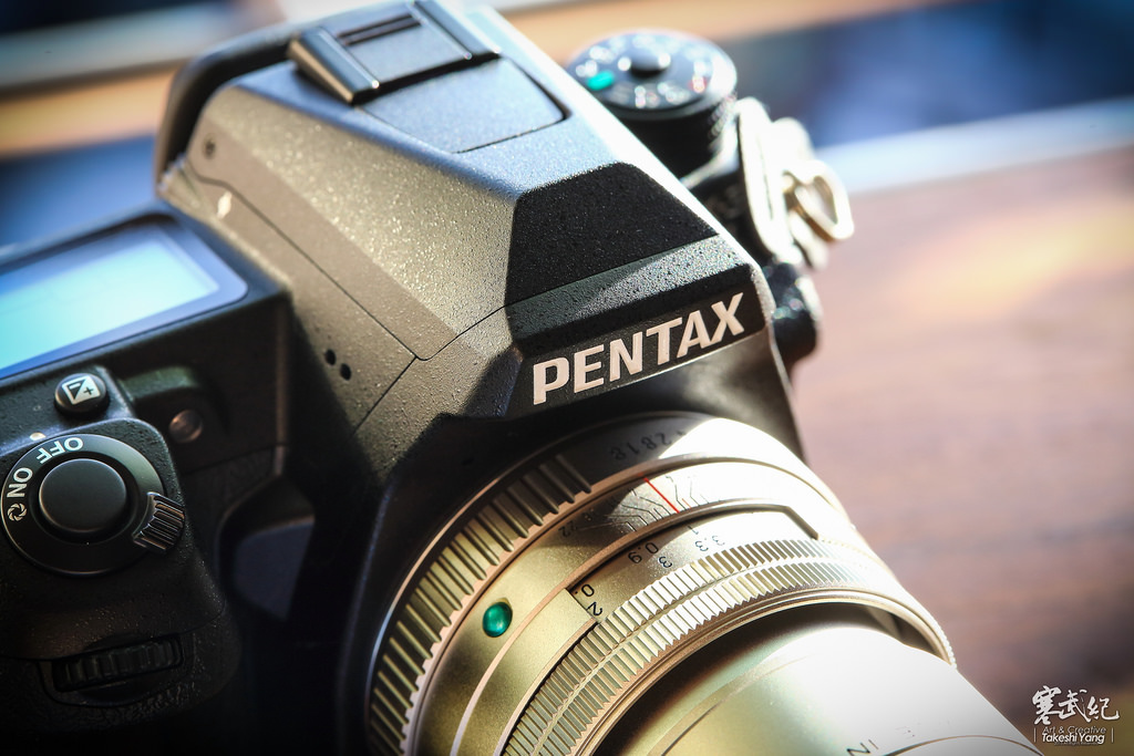 【開箱‧評測】PENTAX SMC FA 77mm F1.8 Limited｜白銀傳說‧冷豔公主 @包子爸の食尚攝影手札