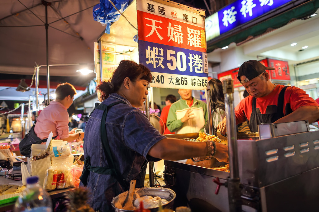【中肯‧食記】饒河街夜市‧ 基隆(丽)廟口天婦羅 @包子爸の食尚攝影手札