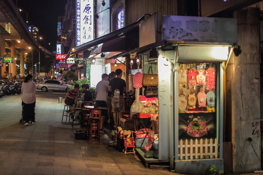 【中肯‧遊記】EF 50mm f/1.2L USM．台北東區啪啪走