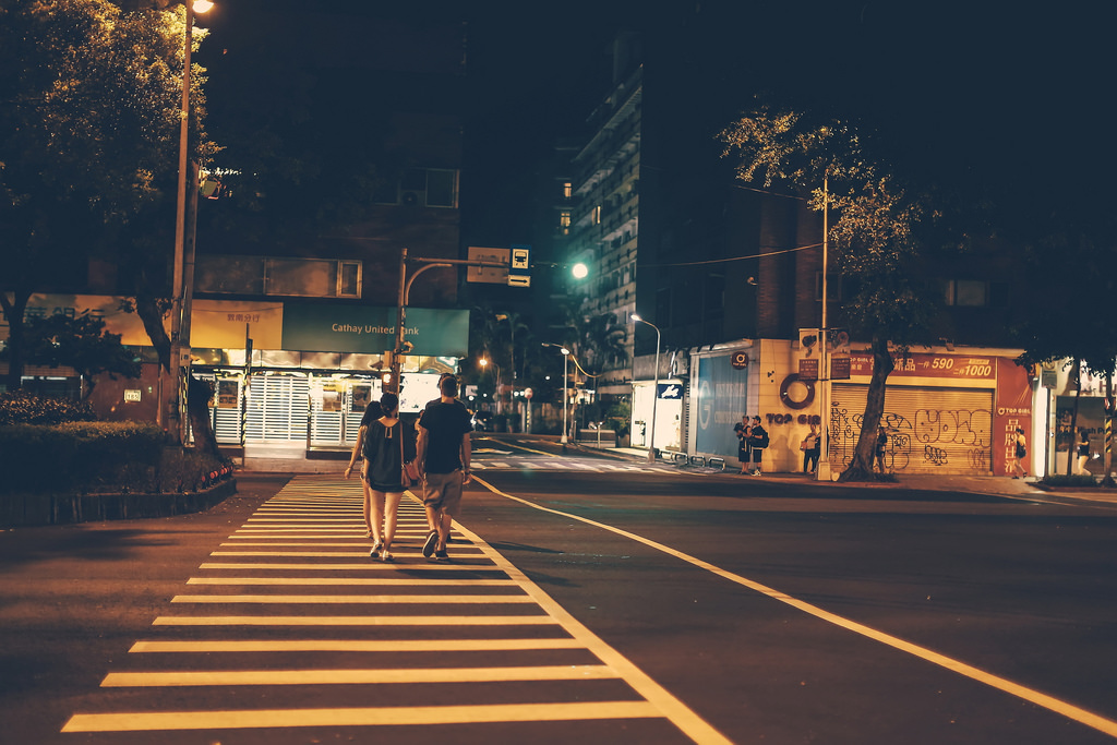【中肯‧遊記】EF 50mm f/1.2L USM．台北東區啪啪走