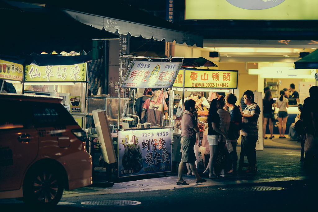 【中肯‧開箱】Canon EF 135mm f/2L USM‧士林夜市人文街拍 【中肯‧開箱】Canon EF 135mm f/2L USM‧士林夜市人文街拍