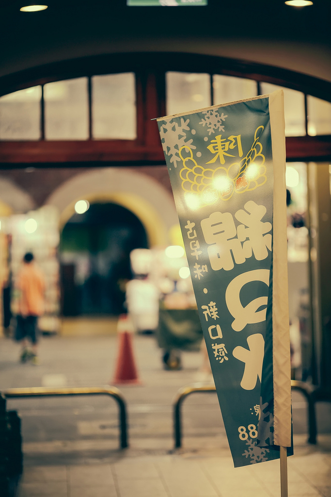 【中肯‧開箱】Canon EF 135mm f/2L USM‧士林夜市人文街拍 【中肯‧開箱】Canon EF 135mm f/2L USM‧士林夜市人文街拍