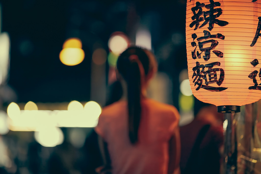 【中肯‧開箱】Canon EF 135mm f/2L USM‧士林夜市人文街拍 【中肯‧開箱】Canon EF 135mm f/2L USM‧士林夜市人文街拍