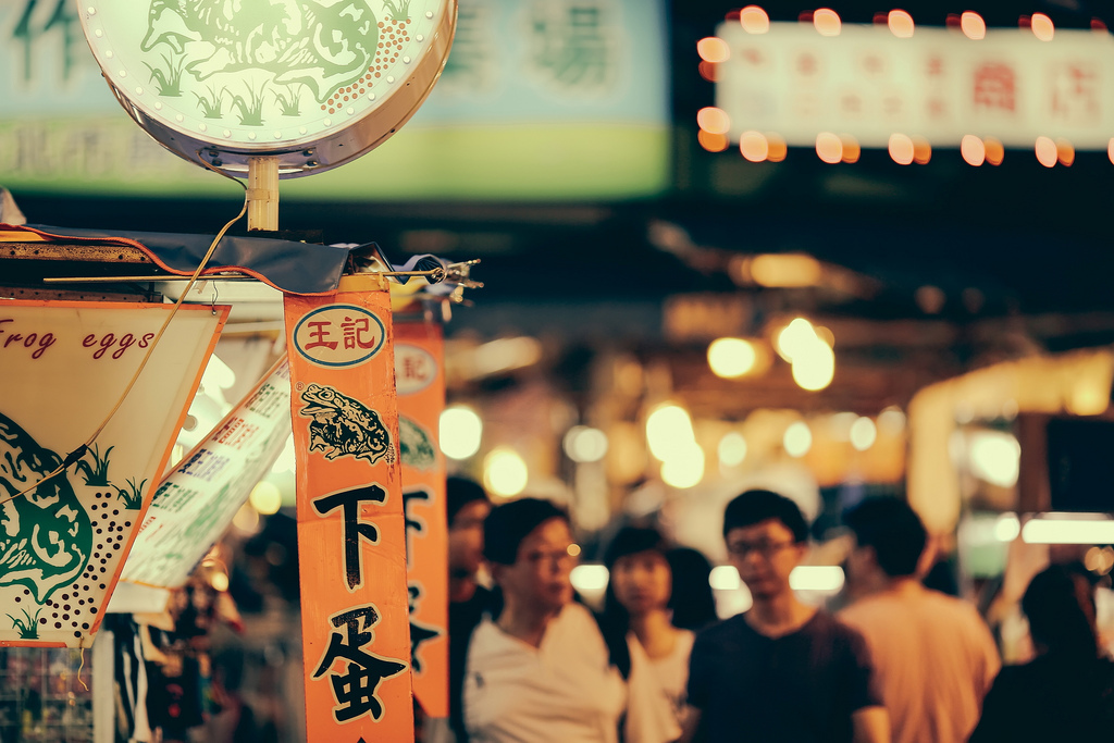 【中肯‧開箱】Canon EF 135mm f/2L USM‧士林夜市人文街拍 【中肯‧開箱】Canon EF 135mm f/2L USM‧士林夜市人文街拍