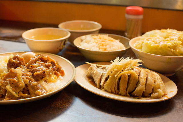 山內雞肉 南機場夜市店．台北中正區美食｜南機場夜市超人氣雞肉飯！浮誇白斬雞大盤上桌！排隊名店內行人必吃！捷運龍山寺站～中肯‧食記！ @包子爸の食尚攝影手札