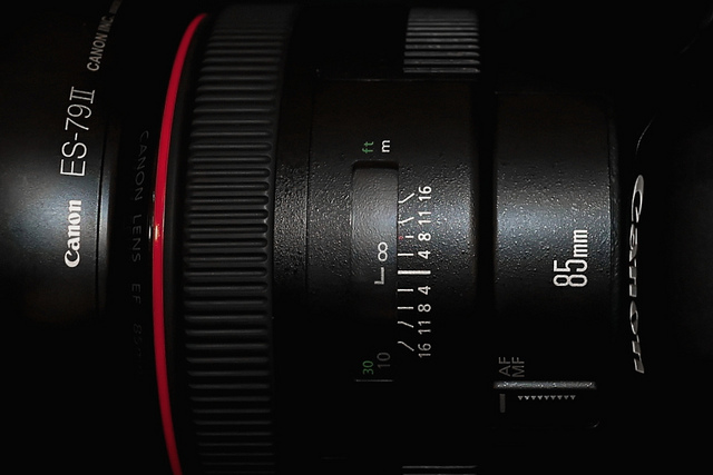 【中肯‧開箱】Canon EF 85mm F/1.2L II USM‧不世出的一代妖鏡‧F/1.2微光篇 @包子爸の食尚攝影手札