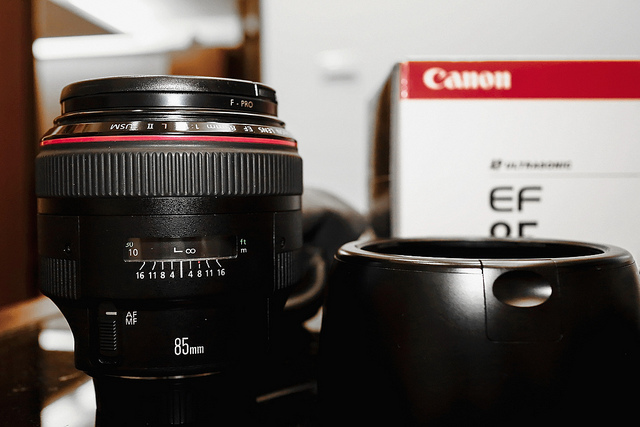 【中肯‧開箱】Canon EF 85mm F/1.2L II USM‧不世出的一代妖鏡‧F/1.2微光篇