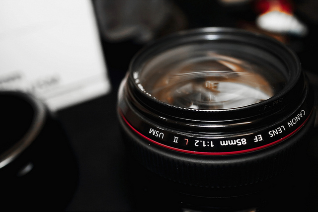 【中肯‧開箱】Canon EF 85mm F/1.2L II USM‧不世出的一代妖鏡‧F/1.2微光篇