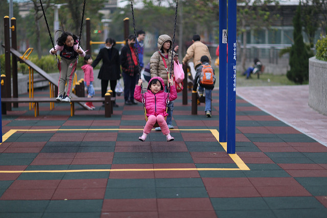 【中肯‧開箱】Canon EF 85mm F/1.2L II USM‧不世出的一代妖鏡‧F/1.2微光篇