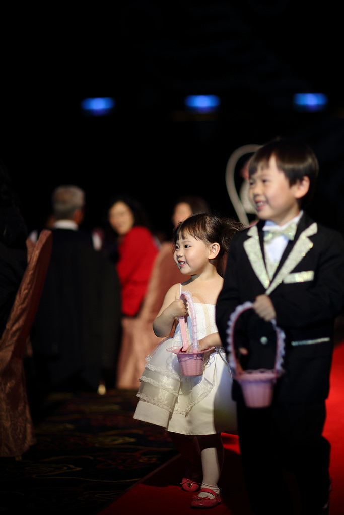 【中肯‧開箱】Canon EF 85mm F/1.2L II USM‧不世出的一代妖鏡‧F/1.2微光篇