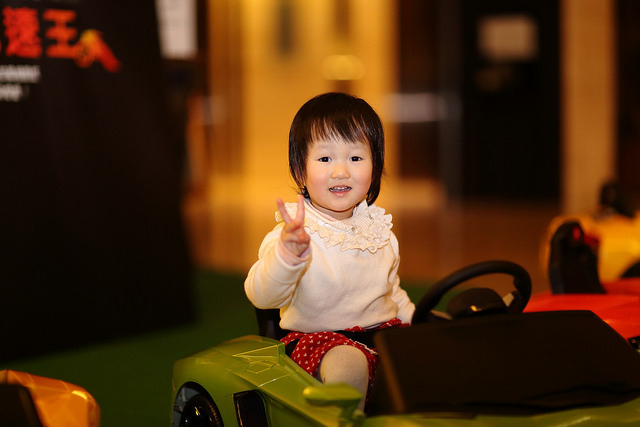 【中肯‧開箱】Canon EF 85mm F/1.2L II USM‧不世出的一代妖鏡‧F/1.2微光篇