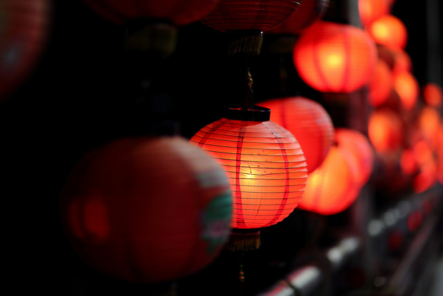 【中肯‧開箱】Canon EF 85mm F/1.2L II USM‧不世出的一代妖鏡‧F/1.2微光篇