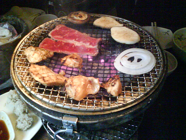 【中肯‧食記】台北‧出一張嘴 南京店（燒肉吃到飽） @包子爸の食尚攝影手札